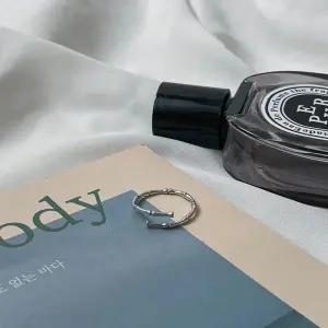 드러미 링 미니멀 트위스트 얇은 은색 비대칭 여성 캐주얼 오픈