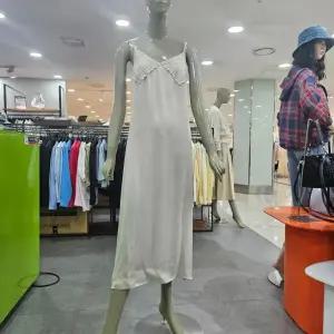 시슬리/애플아울렛/직수입 브이넥 사이드 슬릿 민소매 롱 원피스 4S-4UOSLV05T