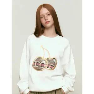 [키르시](대구신세계)빅 체리 아플리케 스웨트셔츠 [아이보리]