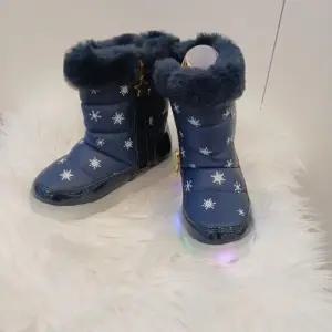 TALENTKIDS HC24 눈꽃패딩LED털부츠 TSW71DSW10 (43423511)