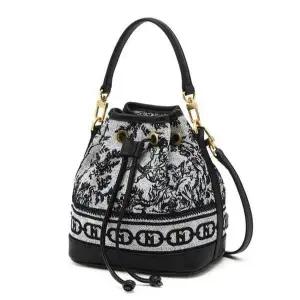 [헤지스](대구신세계)[H.Toile] 뜨왈드주이 네이비 자카드 복조리 미니 크로스백 HIWA6E310N3