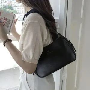 UN5888 패딩 여성 구름백 패션잡화 보조 지갑 덤블 직장인 학생 스몰 슈베어 베스트