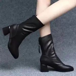 여자 시크 올블랙 미들부츠 은은한 광택 워커부츠 (WFKBXS7)