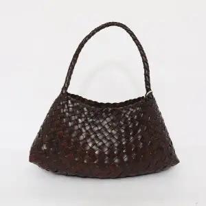 [드래곤디퓨전][국내신상]드래곤디퓨전 로잔나 스몰 토트백 8943 DK BROWN