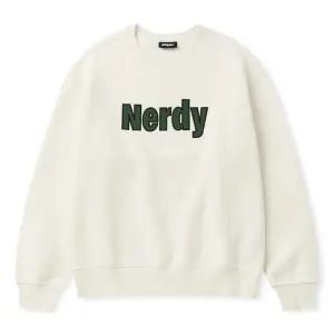 [널디](대전신세계)볼드 로고 브러시드 스 셔츠 아이보리 PNEF24SW0503