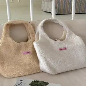 [엘루이즈][엘루이즈] 뽀글히 와펜 포인트 덤블 숄더백(2color)