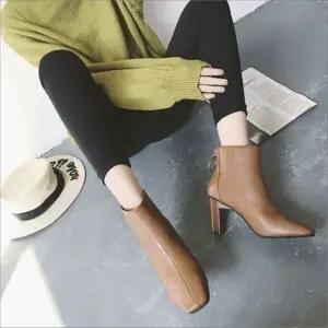 여성 앵클부츠 스웨이드 사각코 부티힐 첼시워커 구두