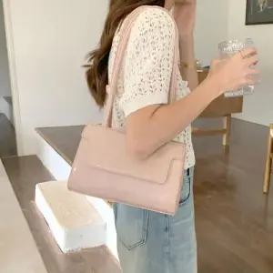 소프트 컬러 인조가죽 소재 스퀘어 쉐입 여성 숄더백 WEED3CD