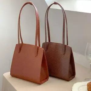 롱핸들 숄더백 넉넉한 수납 캐주얼 출퇴근룩 데일리백 WEE92CC