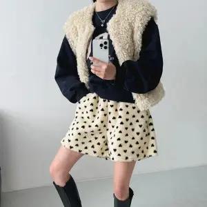 [옷자락]여자 러블리 하트 뽀글이 겨울쇼츠 양털 와이드 반바지