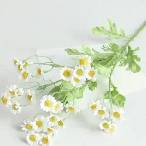 장식 차분한 카모마일 분위기 인조꽃 연출 소프트룩