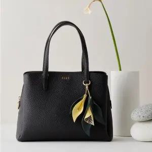 [닥스](센텀시티점)[MISTY FLOWER] 블랙 플라워 참장식 가죽 토트백DCBA2F543