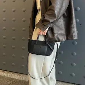 헤지스 액세서리 25FW [선물추천][인기급상승][라잇백] 블랙 심플 포켓 나일론 탑집 토트겸 크로스 미니백