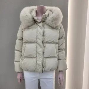 [꼼빠니아]폭스퍼 후드탈부착 숏기장 패딩 CAEW1-WIH210_IC