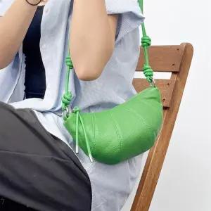 여성용 사랑스러운 가죽 스트랩 반달 모양 미니백