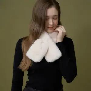 엘르 크림 페이크퍼 머플러 SE54MP310