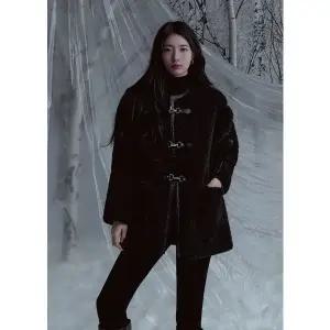 [게스](대전신세계)YP4W7859 [SUZY] 뽀글이 중힙 더플자켓