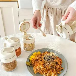 팡팡 뿌리고 스푼으로 덜어쓰는 스푼일체형 밀폐 양념통 3p 유리 조미료 소금