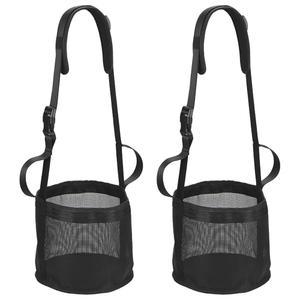 말 사료 봉투 2팩 말을 위한 튼튼한 메쉬 건초 조절 가능한 스트랩 방수 바닥 편안한 목 및 코 패드 안정적이고 여행하며 검은색 사료를 먹일 수 있는 노폐물 디자인.