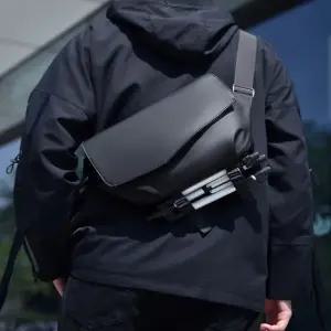 고품질 세련된 남성 블랙 하드쉘 크로스백 여행용 슬링백 힙색 (WFJPBZ8)