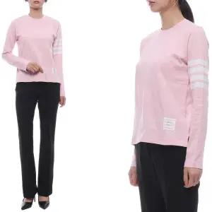 [롯데백화점]톰브라운 25FW 여성 사선 스트라이프 긴팔티셔츠 FJS103G 07862 680 25F