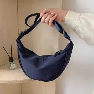 [라일리] Rly 남녀 공용 메신저 크로스 백 미니 반달 가방 여