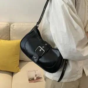 시크 블랙 캐주얼 스타일 버클백