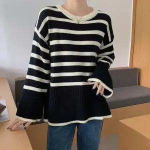 겨울 여성 외출룩 스트라이프 니트 긴팔 캐주얼 롱 티 옆트임 데일리룩