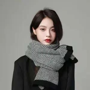 (품번 품번/LD-1132 빗살목도리)시크한 느낌의 무드 패션 데일리 여자 목도리 사선패턴 고급 겨울 머플러