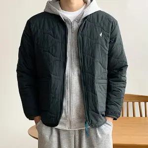 [바이단지]초경량 남성 노카라 로고 깔깔이 누빔 패딩 점퍼 집업 자켓 사무실 이너 아우터 남녀공용 여성
