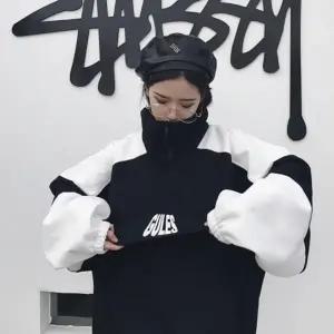 2컬러 남여공용 트렌디 겨울 기모 스포티룩 하이넥 맨투맨