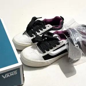 [반스] VN0007QDWHT 볼트 뉴스쿨 데빌스 화이트 운동화 스니커즈