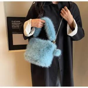 페이크 체인백 무스탕 시크 퍼 털 가방 체인 크로스 숄더 백 포인트 가을 겨울 데일리 캐쥬얼 학생 털