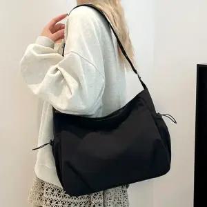 여성 나일론 경량 숄더백 빅사이즈 데일리 가방 수납력 우수 CB-NB1612