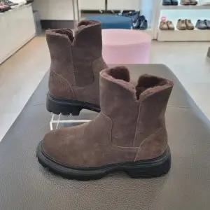 ESQUIRE HC13  스웨이드 퍼부츠 여성 경량 워커창 앵클부츠 YAEWBS626