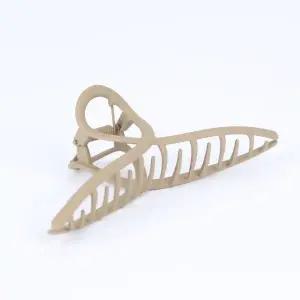 반묶음 올림머리 대왕집게핀 무광 연브라운