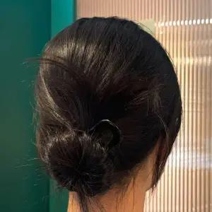 올림머리 뒤꽂이 유광 U자비녀 블랙