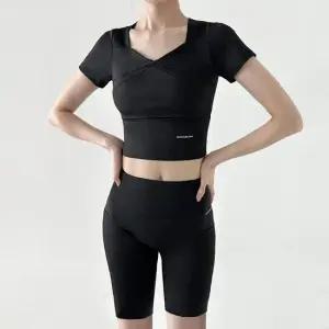 블레오 스포츠 소프트 텐션 크롭 반팔  패드탈착형) DM251216173