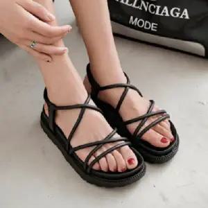 여성샌들 말랑쿠션 스트랩 샌들 여름 패션샌들