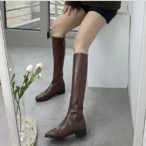 여성롱부츠 데일리 각코 옆지퍼 일자핏 플랫굽 여성 롱부츠 정장 사무실 하객룩