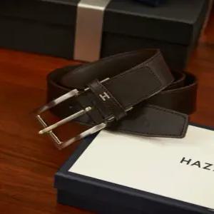 헤지스 액세서리 남성 24FW [스테디셀러]브라운 로고장식 소가죽 벨트 WUBE4F904W3