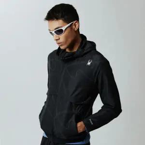 [롯데백화점]스파이더 공용 프로웹 러닝 후드 바람막이 자켓 SPIFCNJK231UBLK