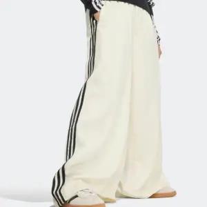 갤러리아 [ADIDAS](여성용)아디컬러 새틴 와이드 레그 트랙 팬츠/KD2542