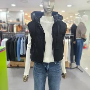 시슬리/애플아울렛/잉키 숏 구스 다운 패딩 베스트 SAPDC1561