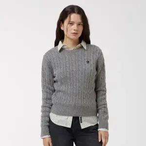 [롯데백화점]후아유 스티브 케이블 라운드넥 니트 / WHKAF4901F