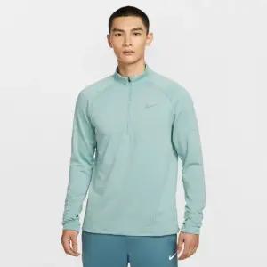 M 나이키긴팔티 DQC HV2708-017 스트라이드 써마 핏 리펠 윈터라이즈드 하프집 러닝 캐넌