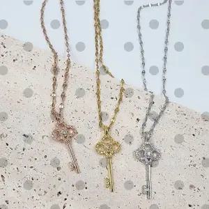 열쇠 펜던트 목걸이 티타늄 여성 액세서리 큐빅 장식 골드 로즈골드 체인 목걸이