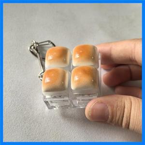 귀여운 빵 모양 키캡 스트레스 해소 클리커 키체인 미니 기계식 키보드 버튼 키링 펜던트 압력 해소 손가락