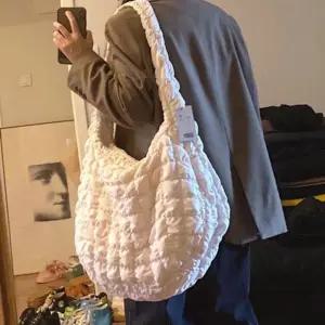 퀼팅 대형 코스가방 크로스백 블랙 코스식빵백 구름백