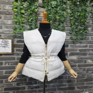 허리 셔링 브이넥 경량 패딩 조끼